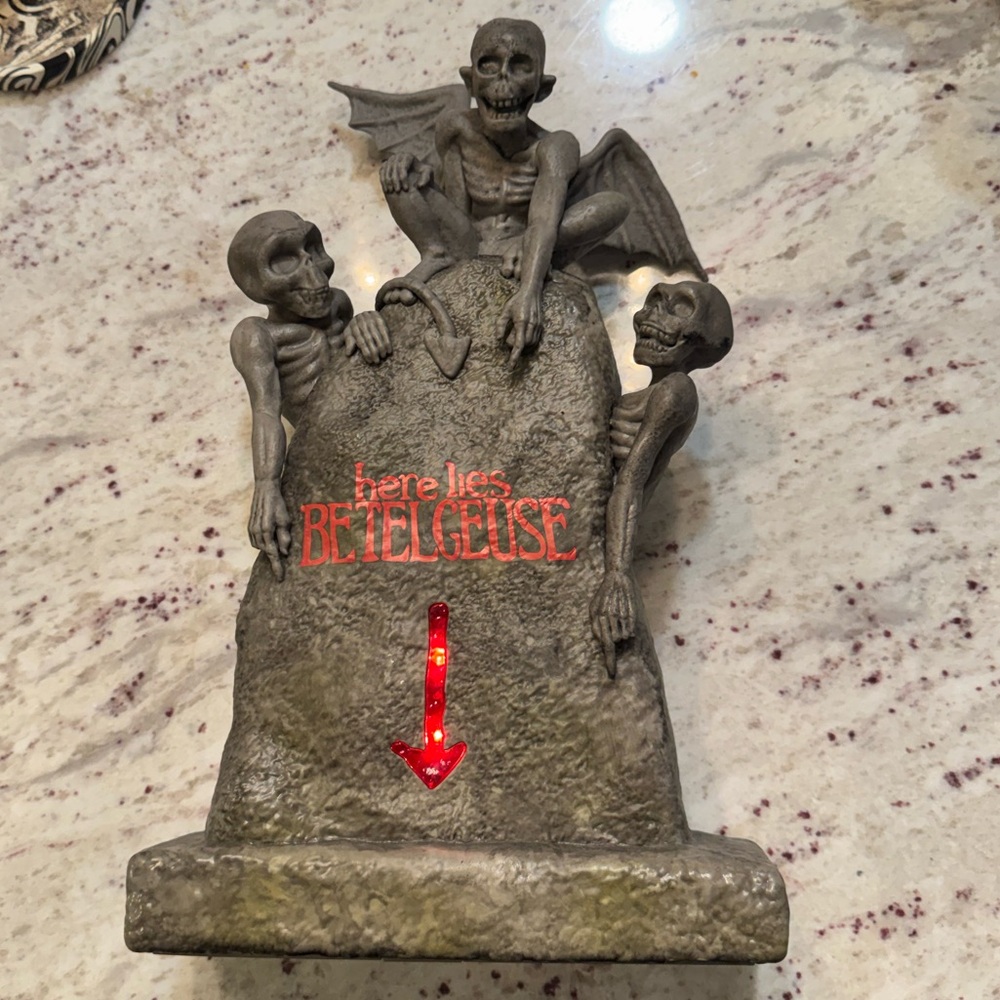 BEETLEJUICE BETELGEUSE REGAL CINEMAS TOMBSTONE COLLECTIBLE POPCORN BUCKET